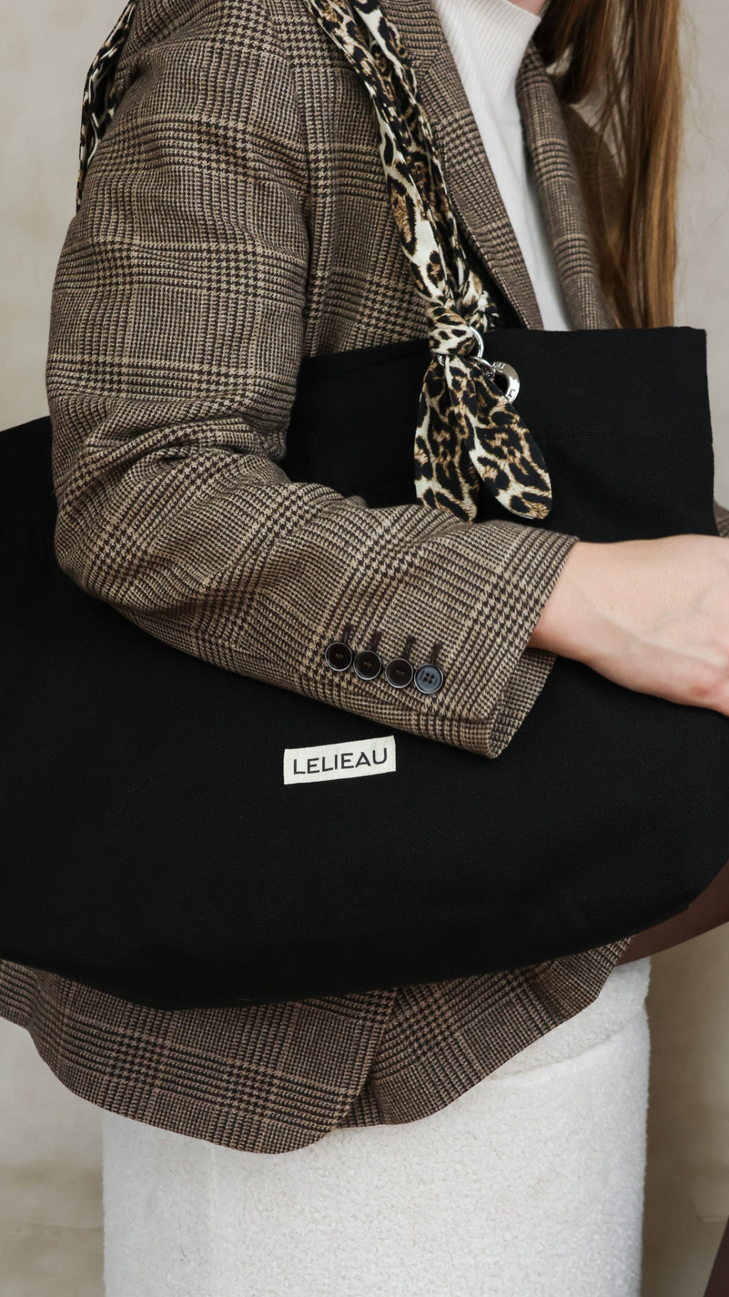 Le tote cabas noir - avec ses anses