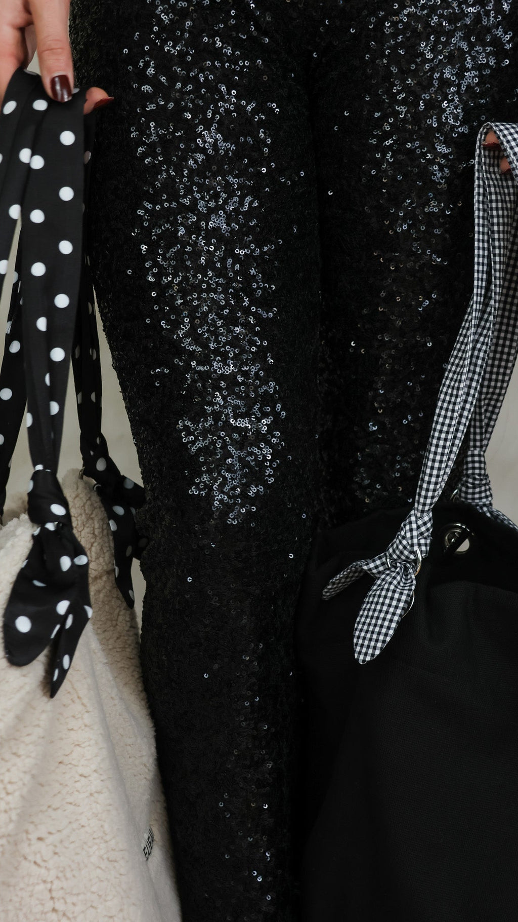 Le tote cabas noir - avec ses anses